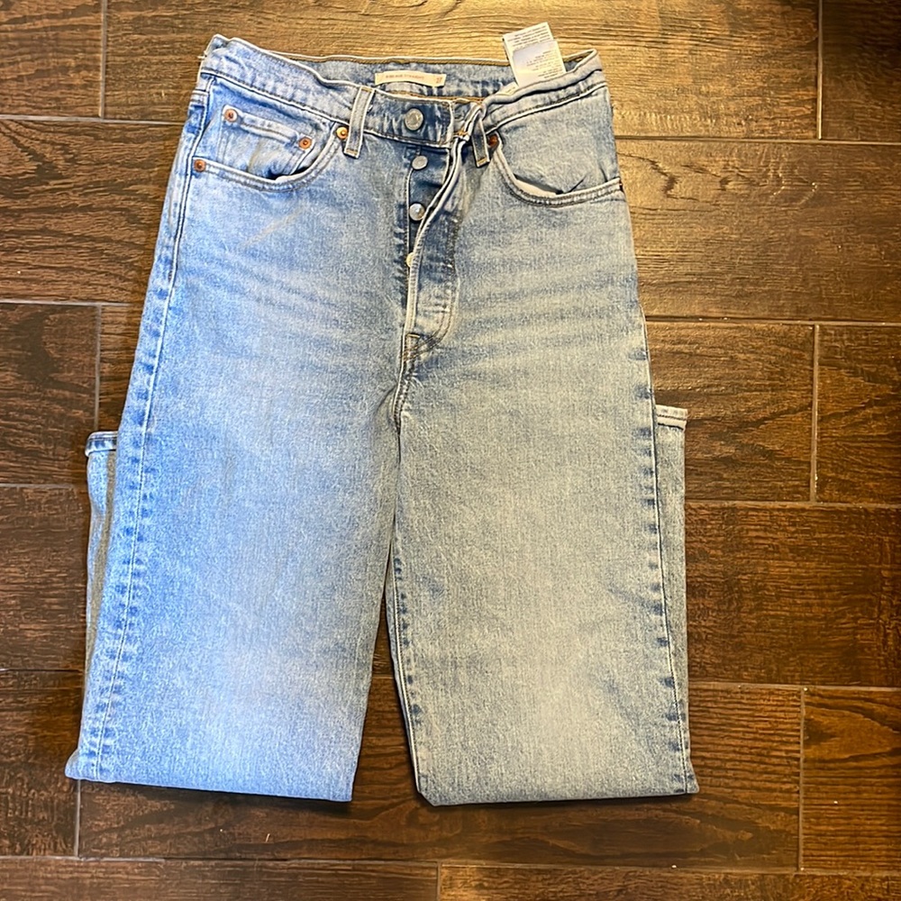 Levi’s Ribcage Ankle Straight